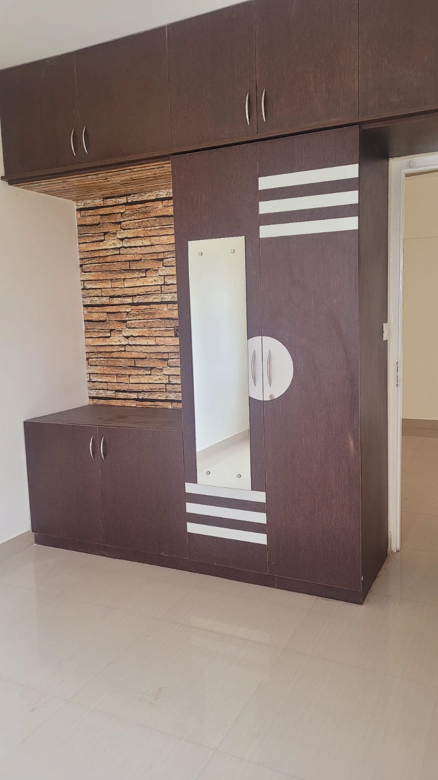 https://findmyroom-property-images-india.s3.ap-south-1.amazonaws.com/adcxg-1697537401029-56566.jpg