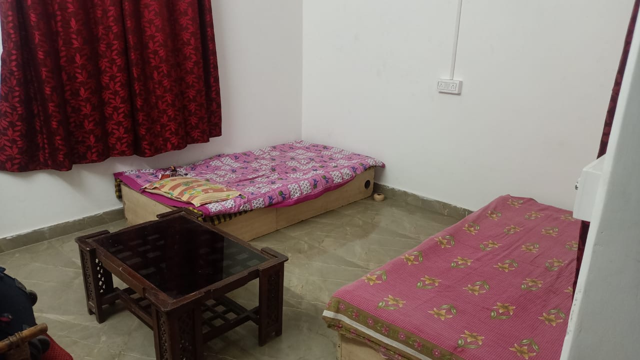 https://findmyroom-property-images-india.s3.ap-south-1.amazonaws.com/adtjv-1701693395845-63661.jpeg