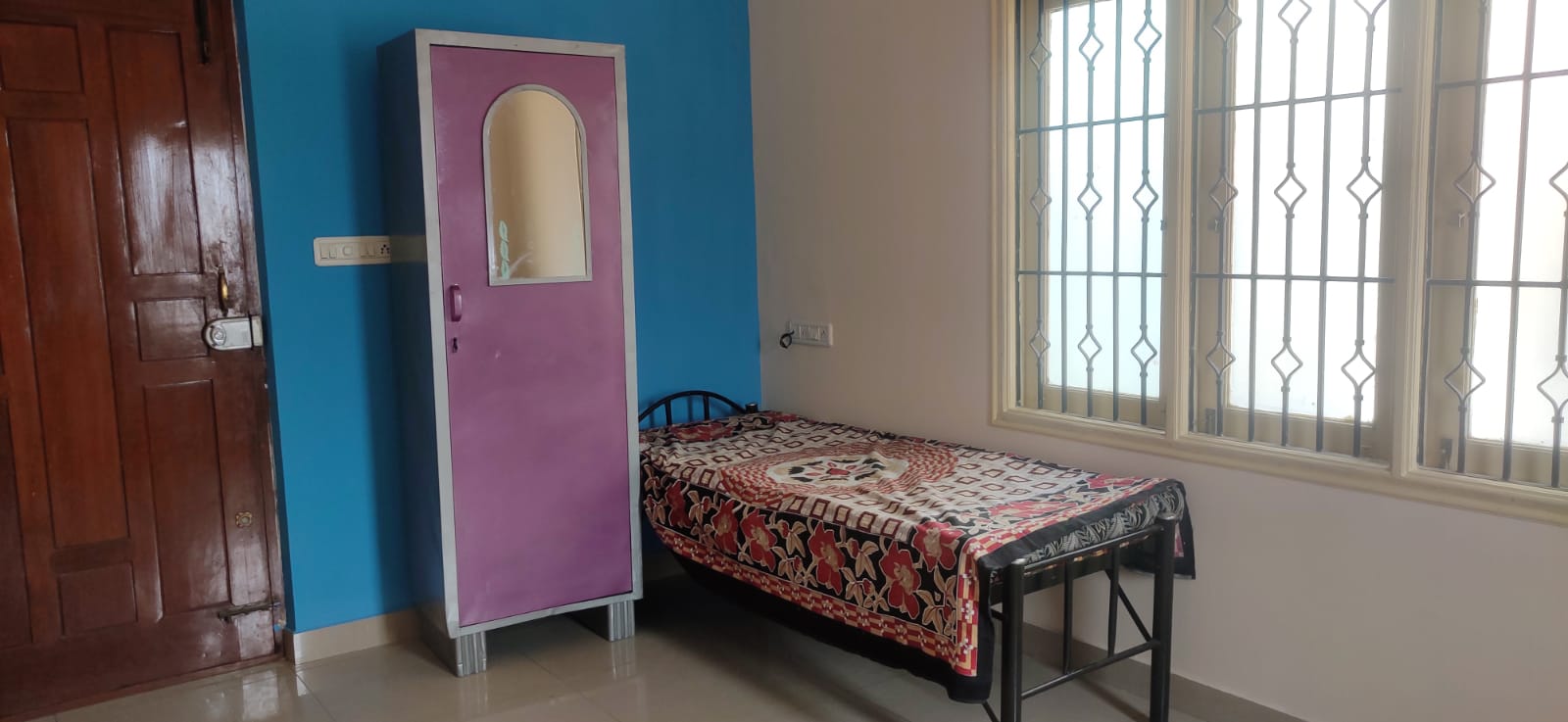 https://findmyroom-property-images-india.s3.ap-south-1.amazonaws.com/ajkfe-1690956324857-26520.jpg