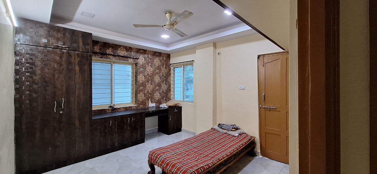 https://findmyroom-property-images-india.s3.ap-south-1.amazonaws.com/alupo-1763828583855-05112