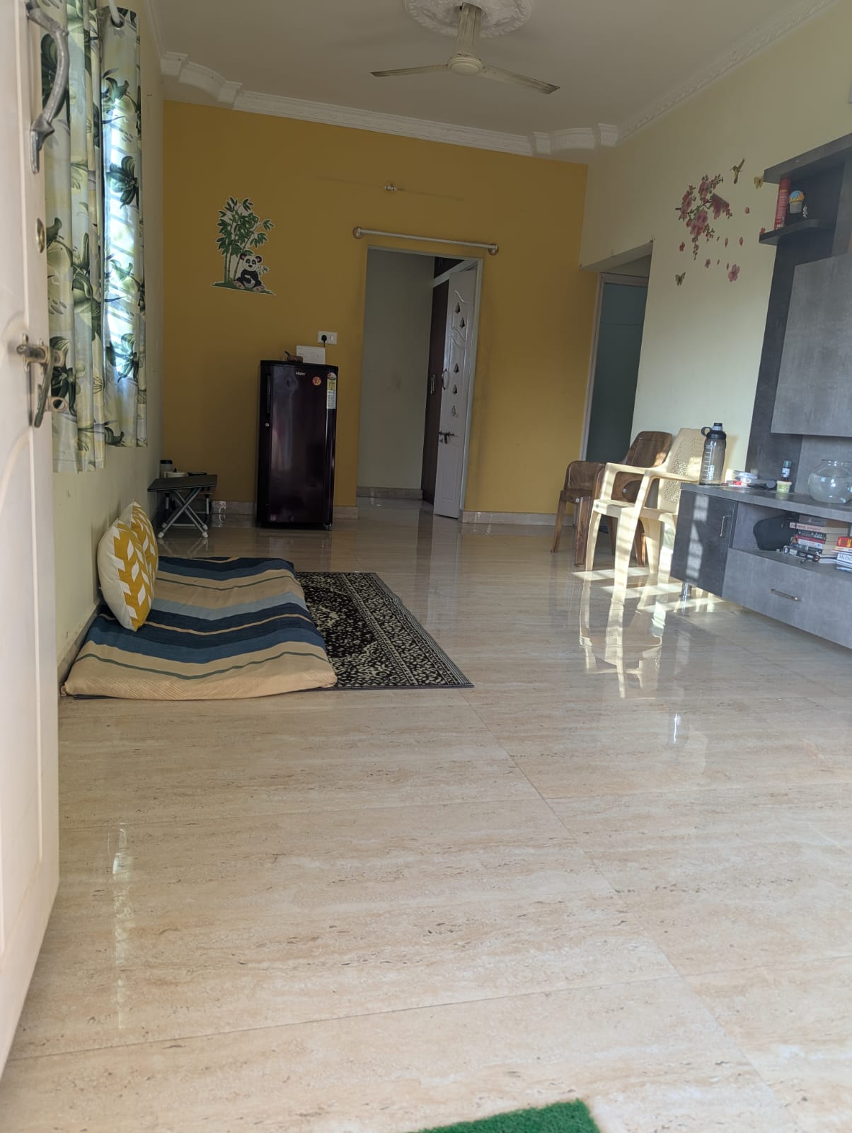 https://findmyroom-property-images-india.s3.ap-south-1.amazonaws.com/aneog-1747385768644-01110.jpg