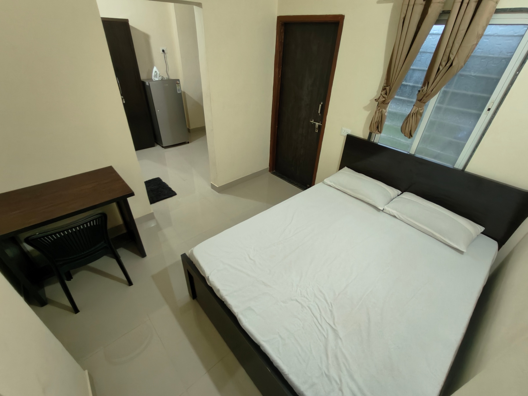 https://findmyroom-property-images-india.s3.ap-south-1.amazonaws.com/apbxi-1760281965515-07010