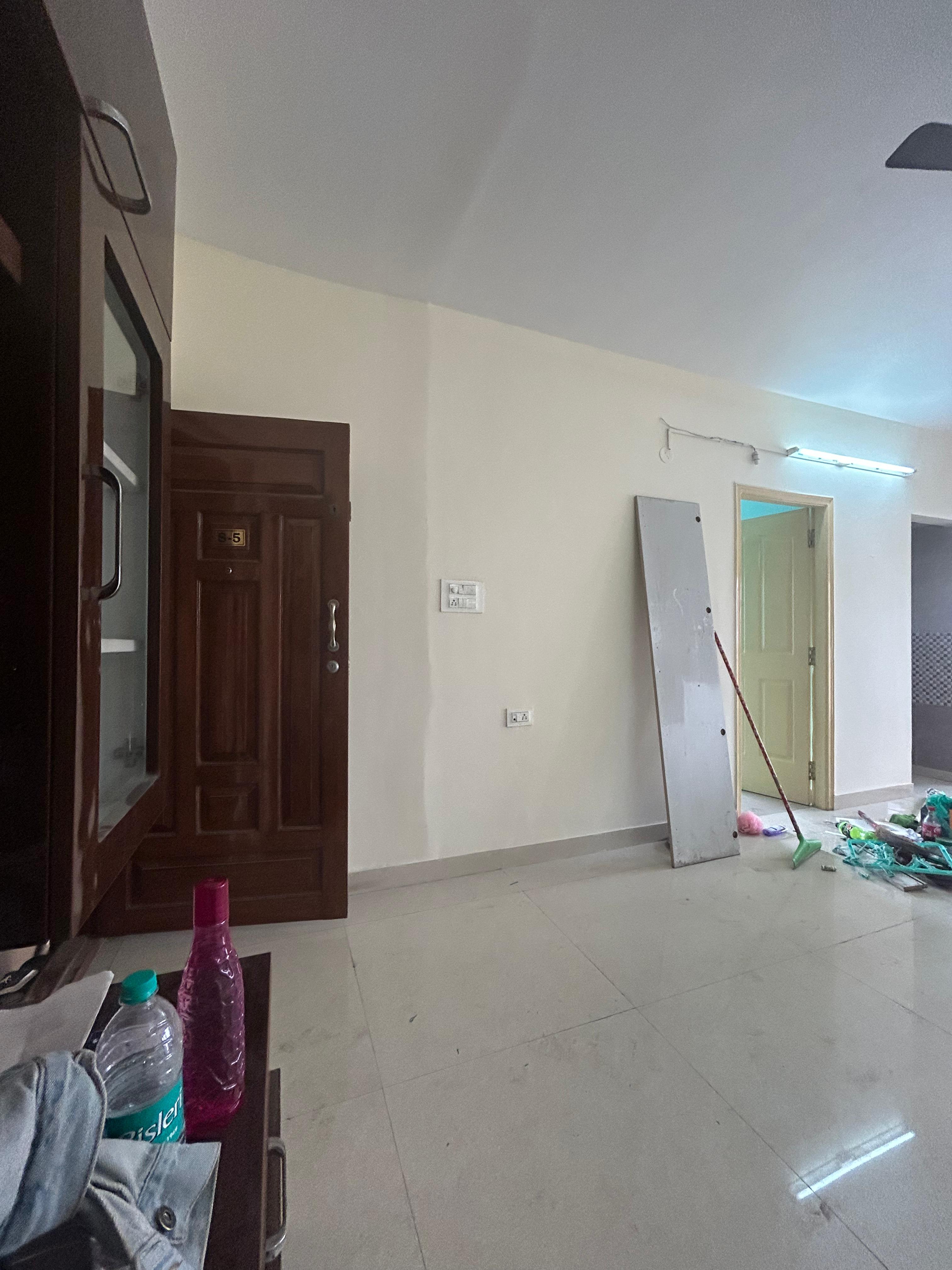 https://findmyroom-property-images-india.s3.ap-south-1.amazonaws.com/apqbd-1723065977350-35781.jpeg