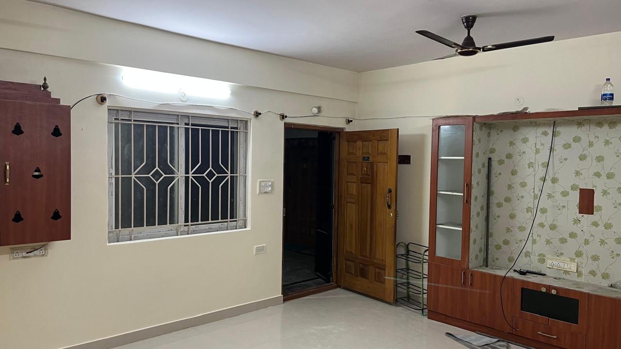 https://findmyroom-property-images-india.s3.ap-south-1.amazonaws.com/aqpdc-1748763594394-24876.jpeg