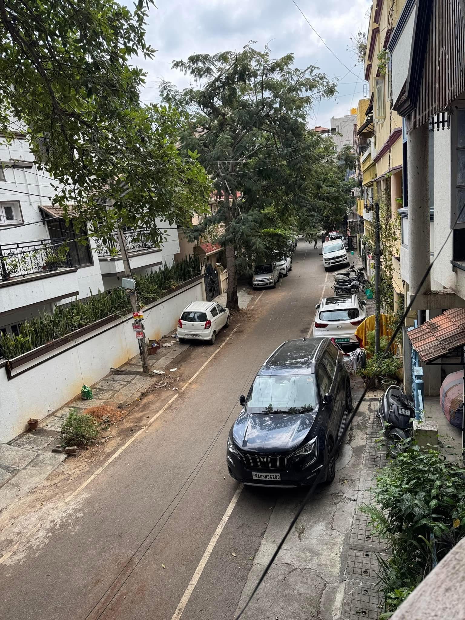 https://findmyroom-property-images-india.s3.ap-south-1.amazonaws.com/aviwl-1736707562881-26354.jpeg