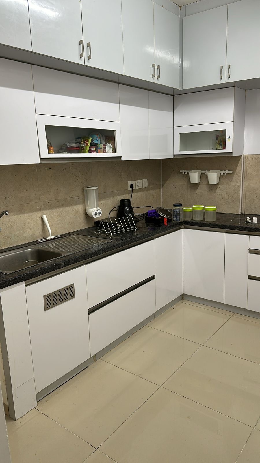 https://findmyroom-property-images-india.s3.ap-south-1.amazonaws.com/awfea-1720156453714-53082.jpeg