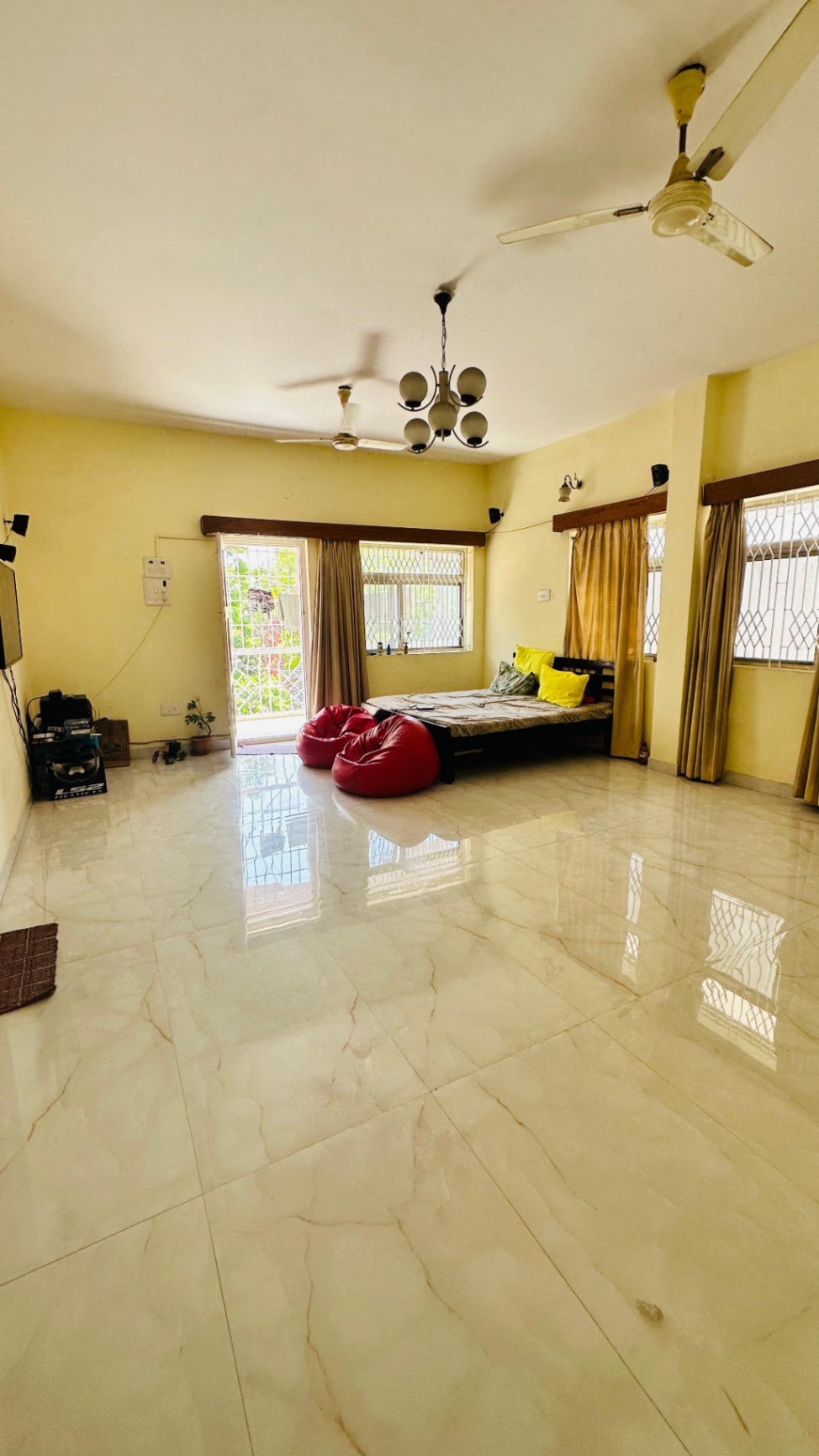 https://findmyroom-property-images-india.s3.ap-south-1.amazonaws.com/ayfxp-1771142503252-64512