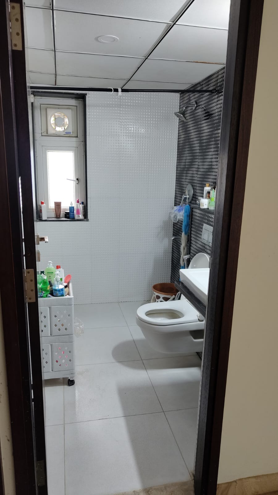 https://findmyroom-property-images-india.s3.ap-south-1.amazonaws.com/baarr-1720940235816-24573.jpeg