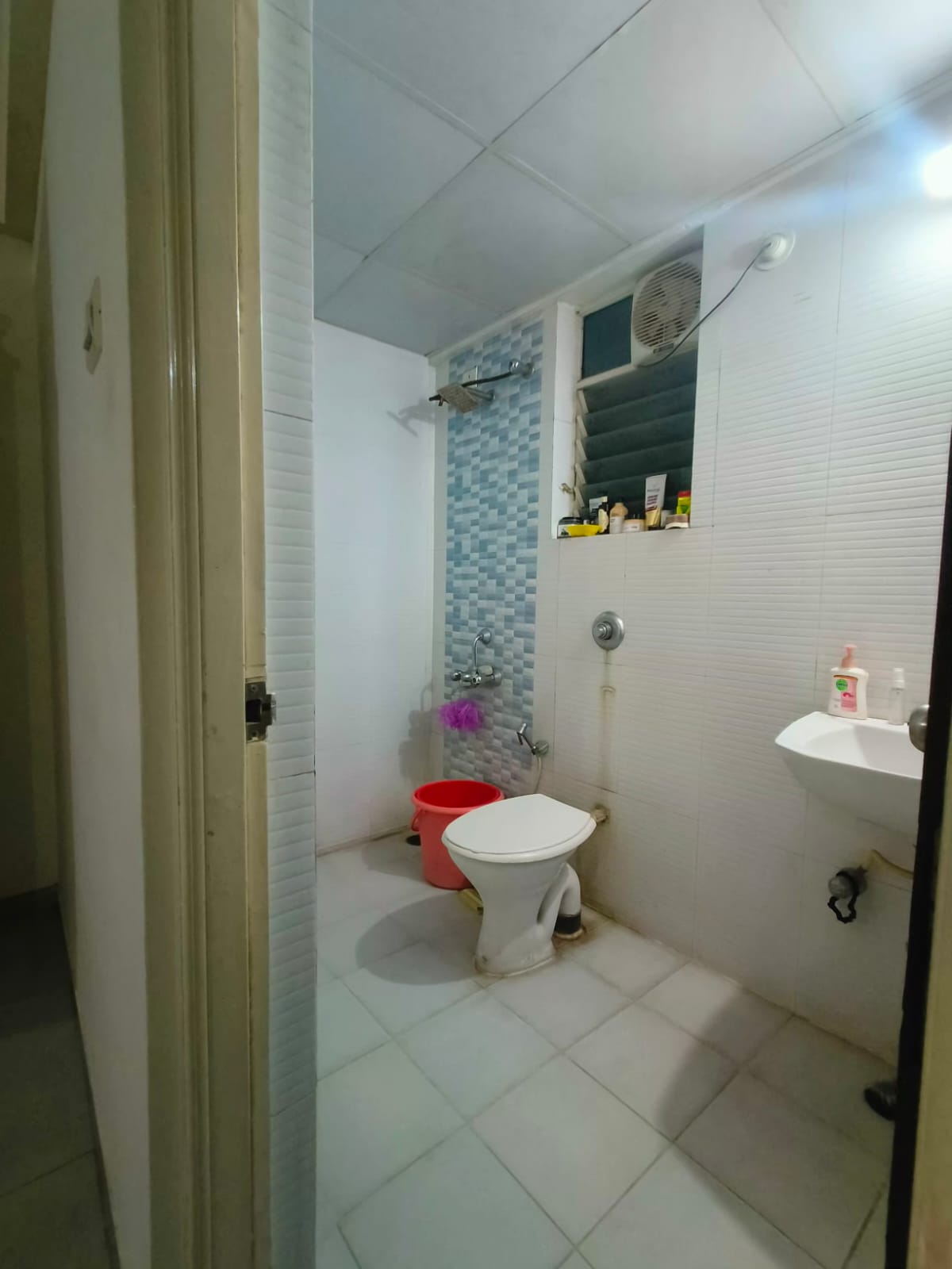 https://findmyroom-property-images-india.s3.ap-south-1.amazonaws.com/bazww-1701617723858-52067.jpg