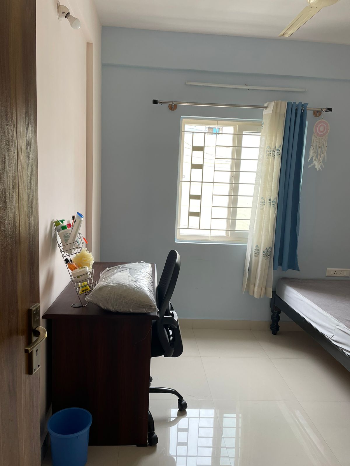 https://findmyroom-property-images-india.s3.ap-south-1.amazonaws.com/bfzxb-1688973536201-52826.jpeg