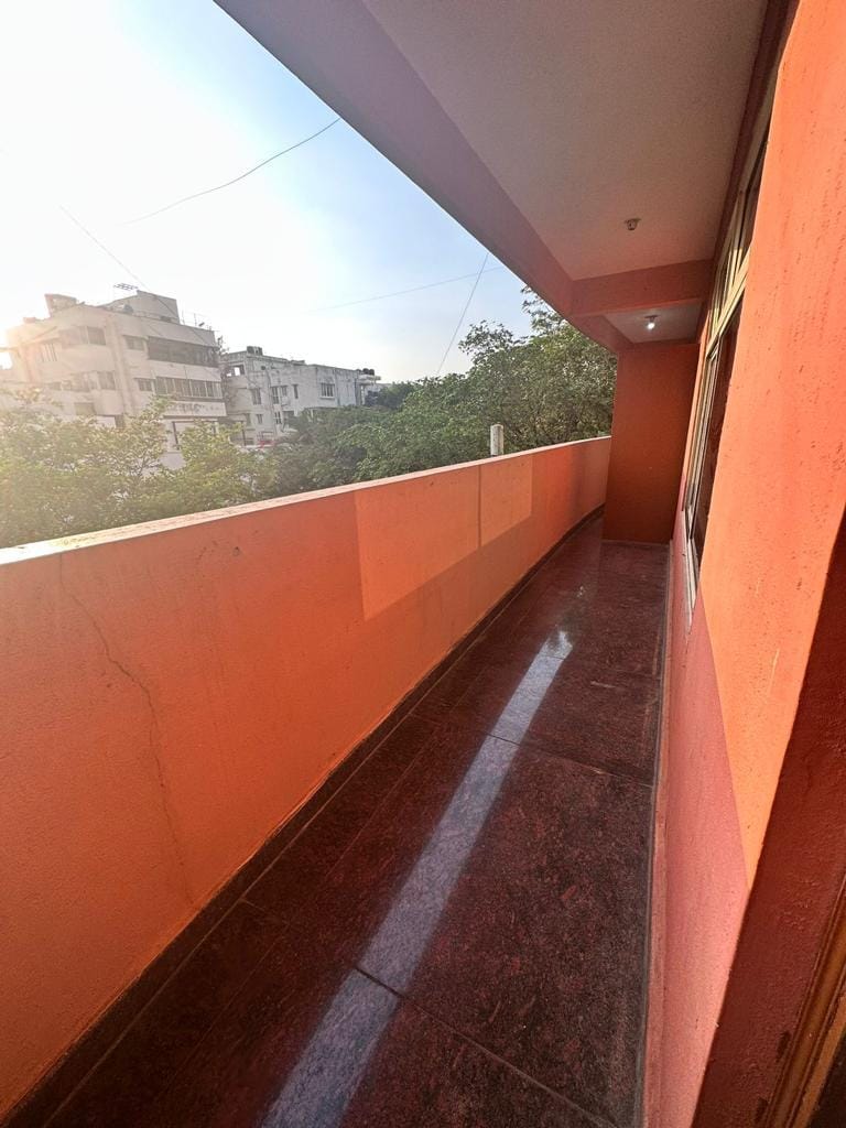 https://findmyroom-property-images-india.s3.ap-south-1.amazonaws.com/biplq-1711520747365-26246.jpg