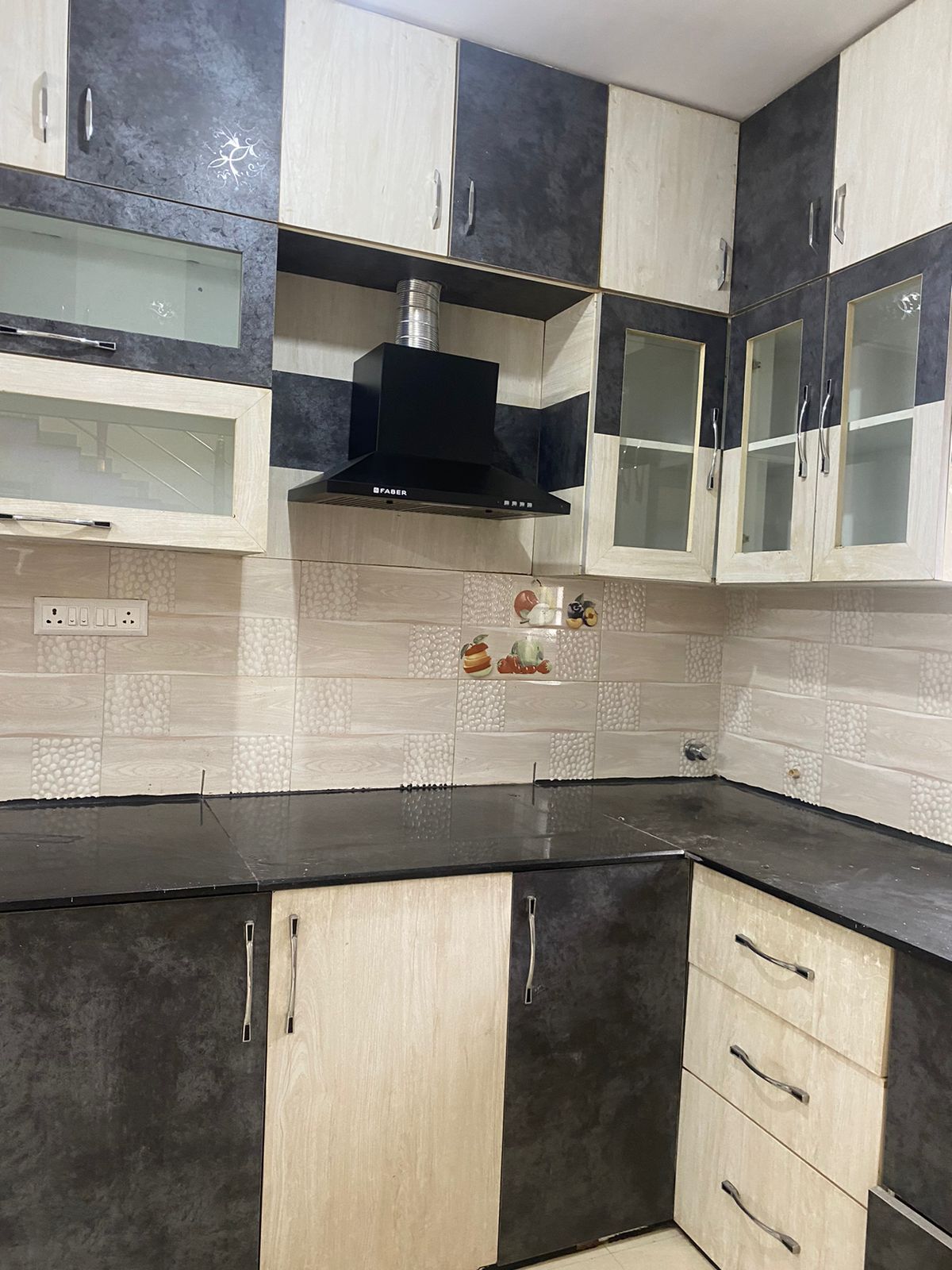 https://findmyroom-property-images-india.s3.ap-south-1.amazonaws.com/brqmk-1711169392348-01706.jpg