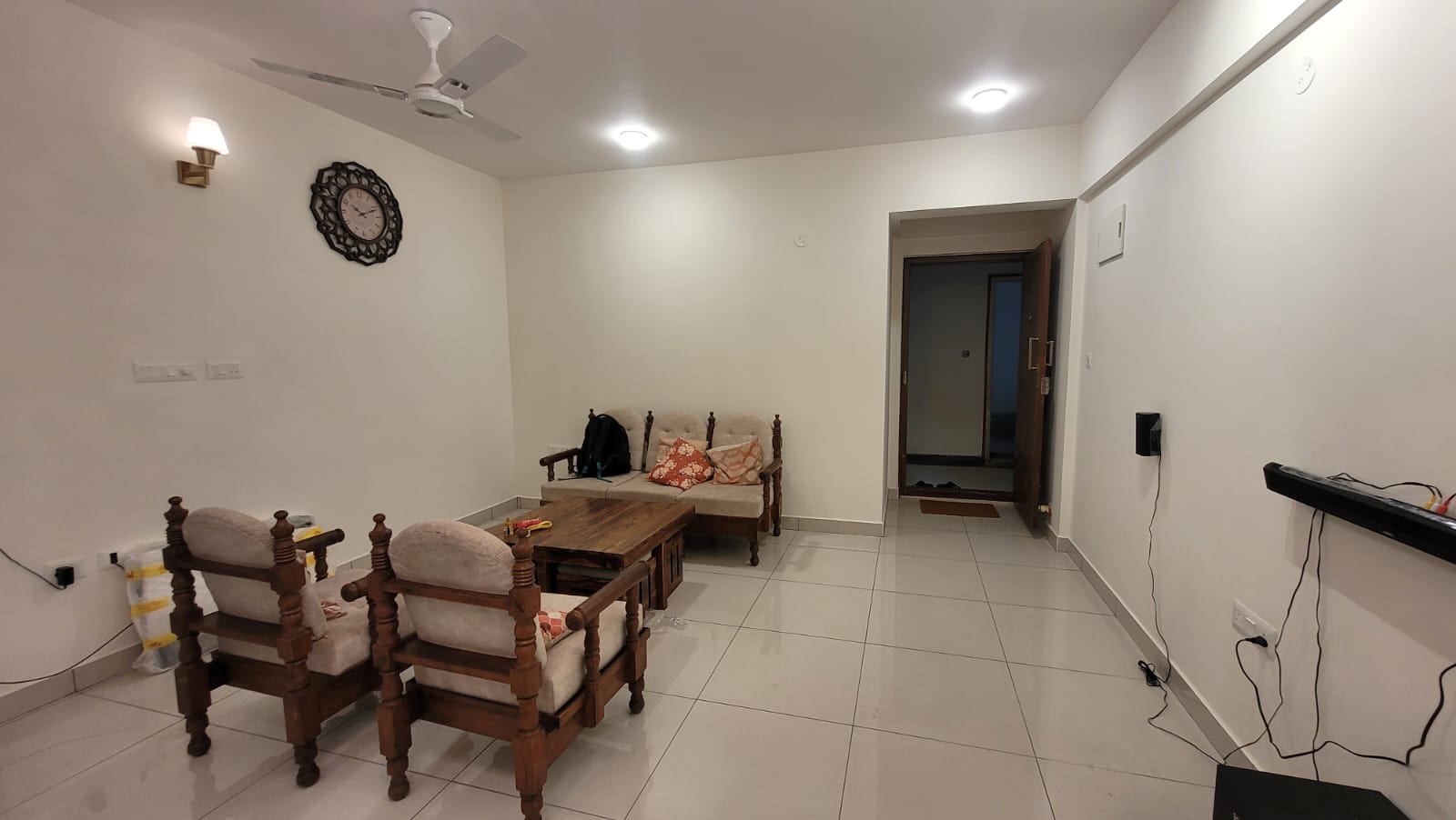 https://findmyroom-property-images-india.s3.ap-south-1.amazonaws.com/bwpox-1719142845272-01671.jpeg
