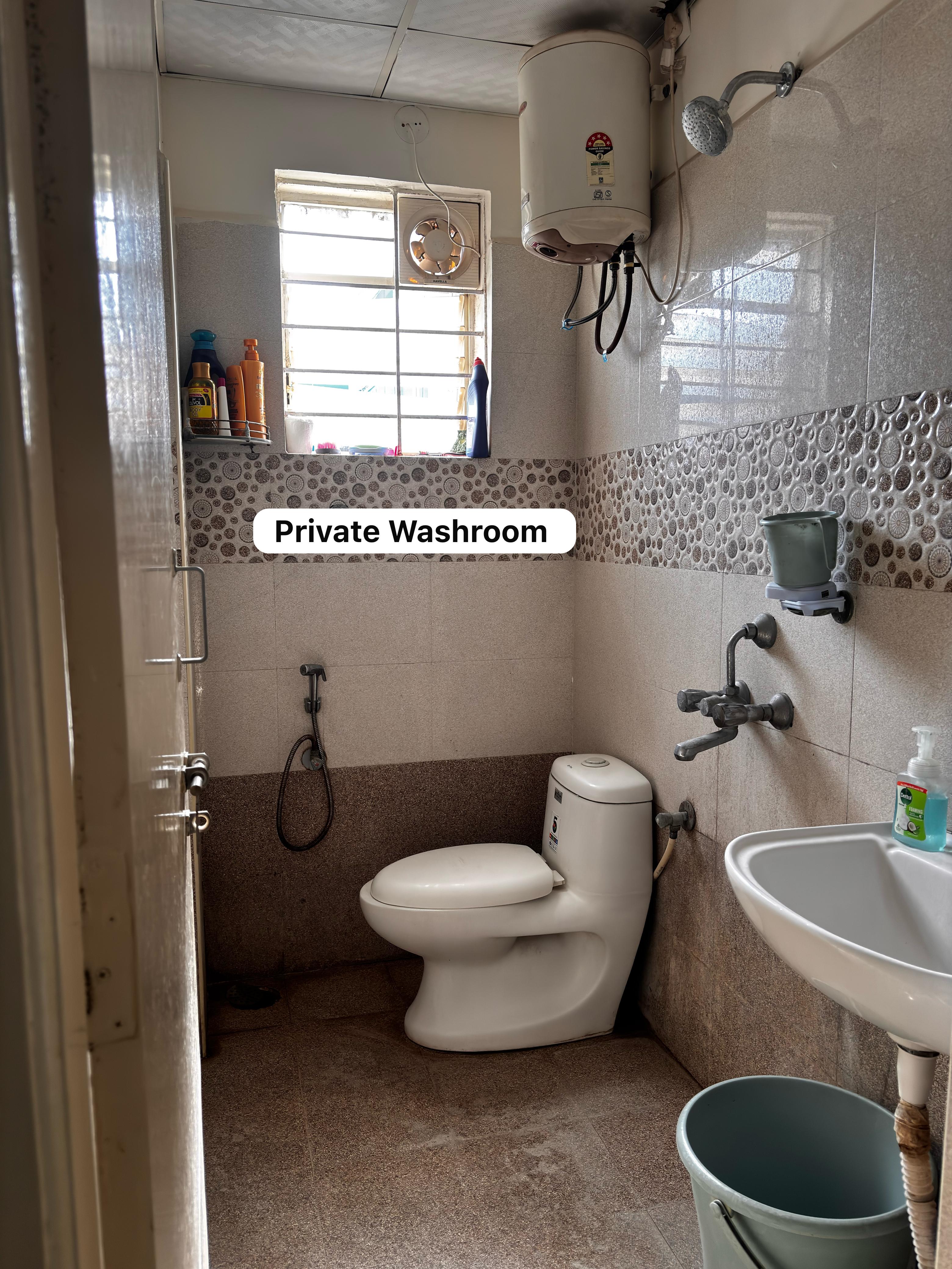 https://findmyroom-property-images-india.s3.ap-south-1.amazonaws.com/cbljf-1754137538739-53237.jpg