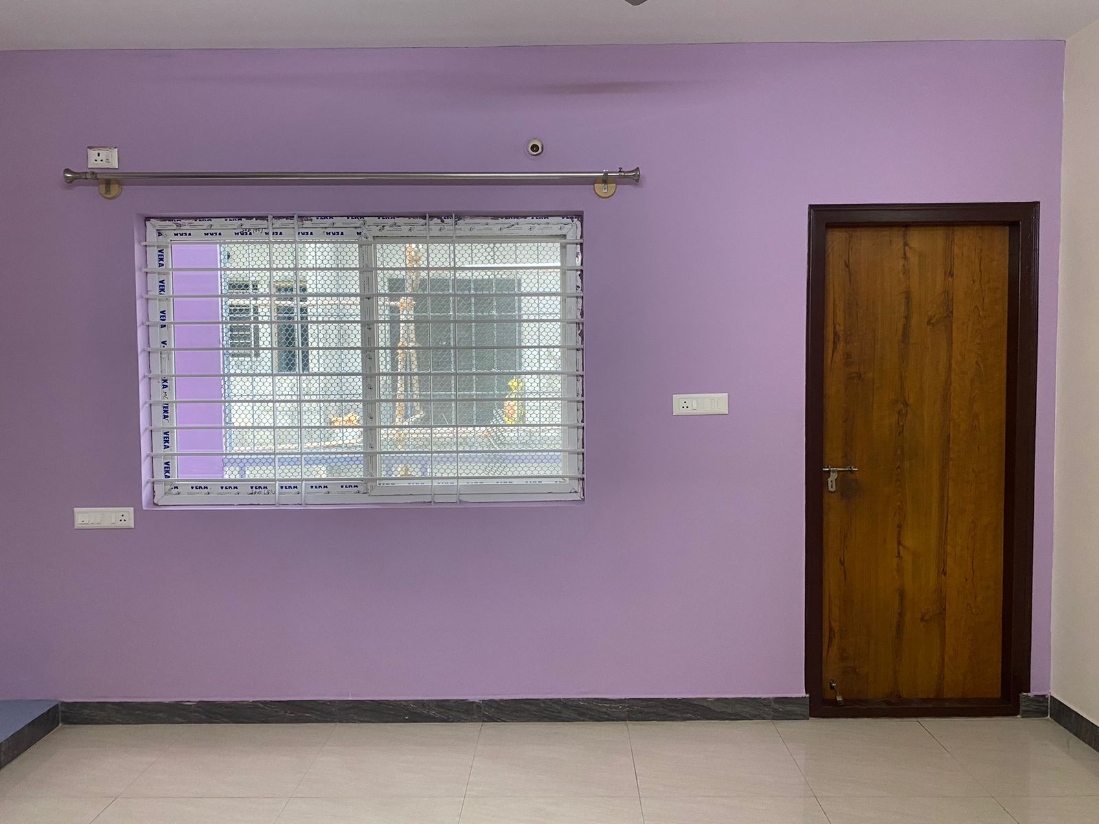 https://findmyroom-property-images-india.s3.ap-south-1.amazonaws.com/cerzx-1711169392344-77028.jpg
