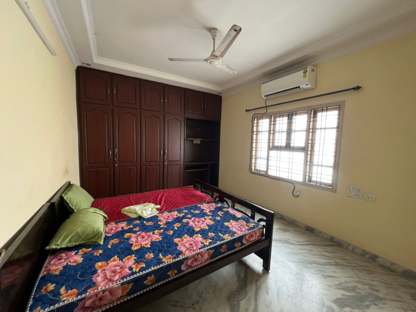 https://findmyroom-property-images-india.s3.ap-south-1.amazonaws.com/chlqb-1768723440338-68162