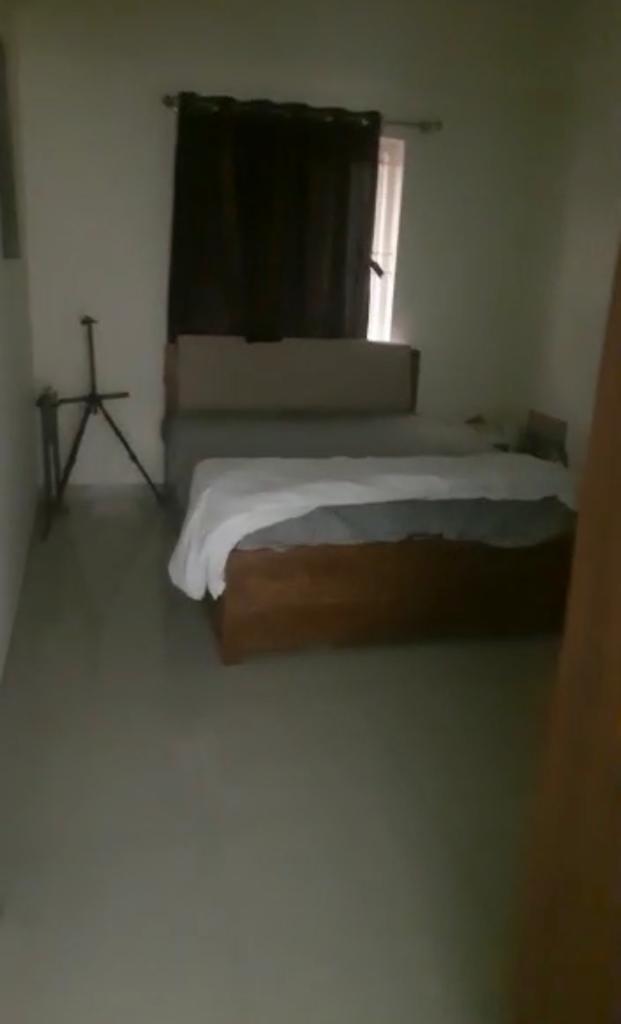 https://findmyroom-property-images-india.s3.ap-south-1.amazonaws.com/cnadc-1685105969774-33734.jpg