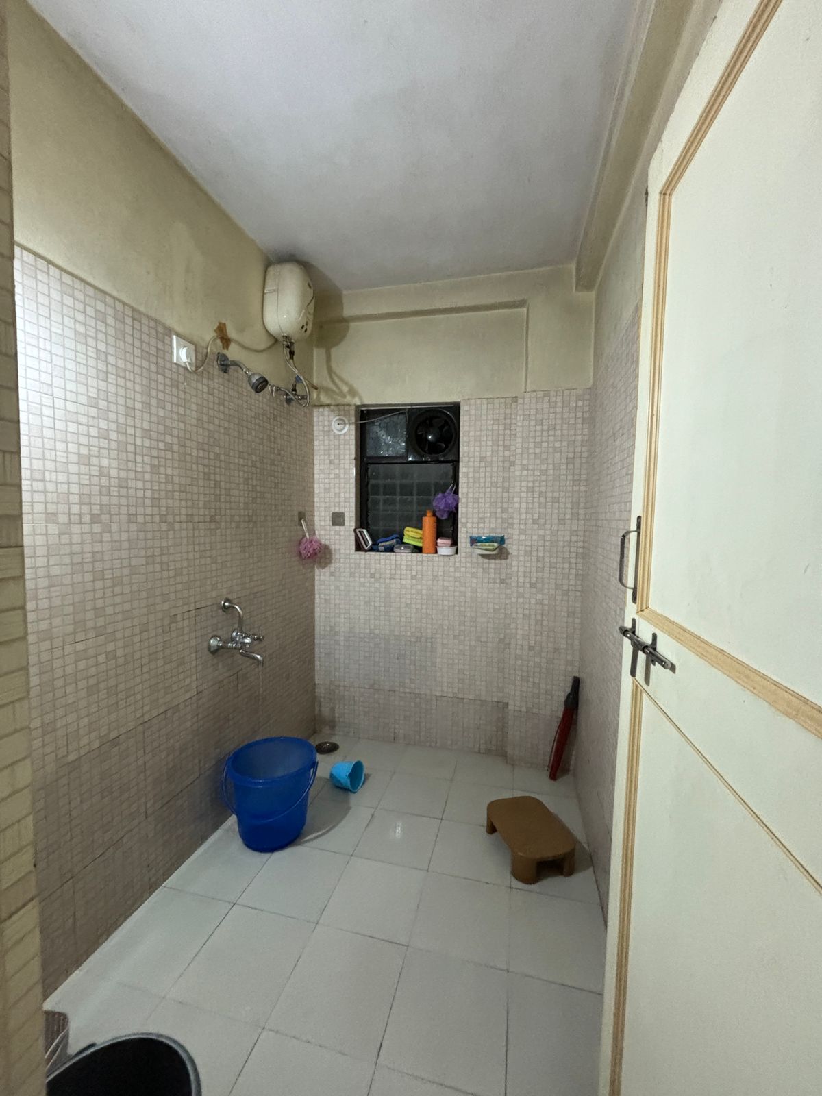 https://findmyroom-property-images-india.s3.ap-south-1.amazonaws.com/cxvns-1730102707624-10341.jpeg