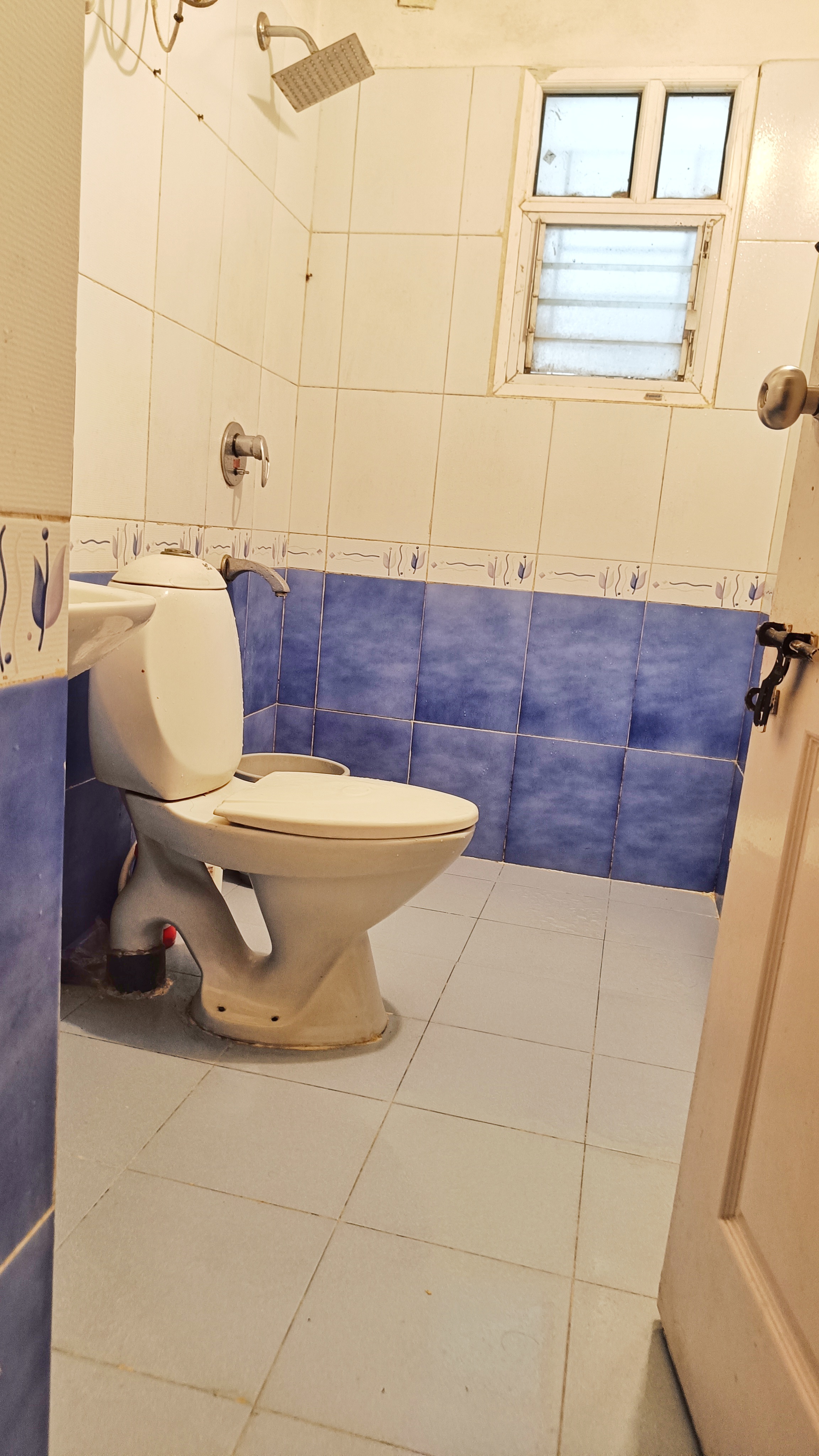 https://findmyroom-property-images-india.s3.ap-south-1.amazonaws.com/cyjby-1731999494344-55285.jpg