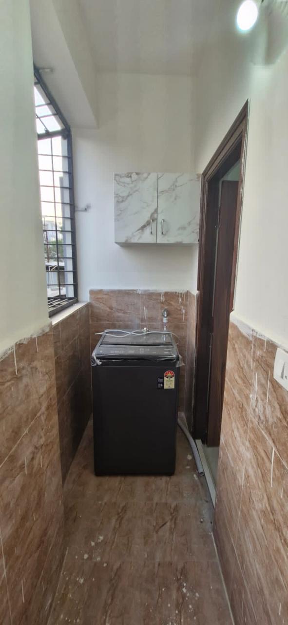 https://findmyroom-property-images-india.s3.ap-south-1.amazonaws.com/dagrx-1727107985674-81538.jpeg