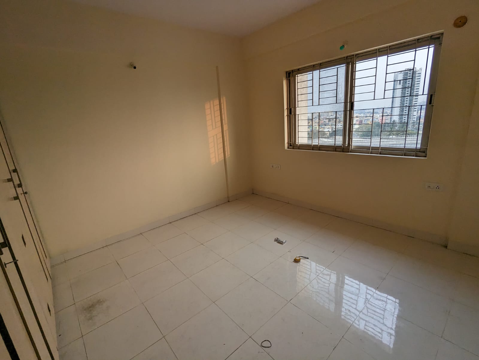 https://findmyroom-property-images-india.s3.ap-south-1.amazonaws.com/dayrp-1710824367392-21031.jpeg