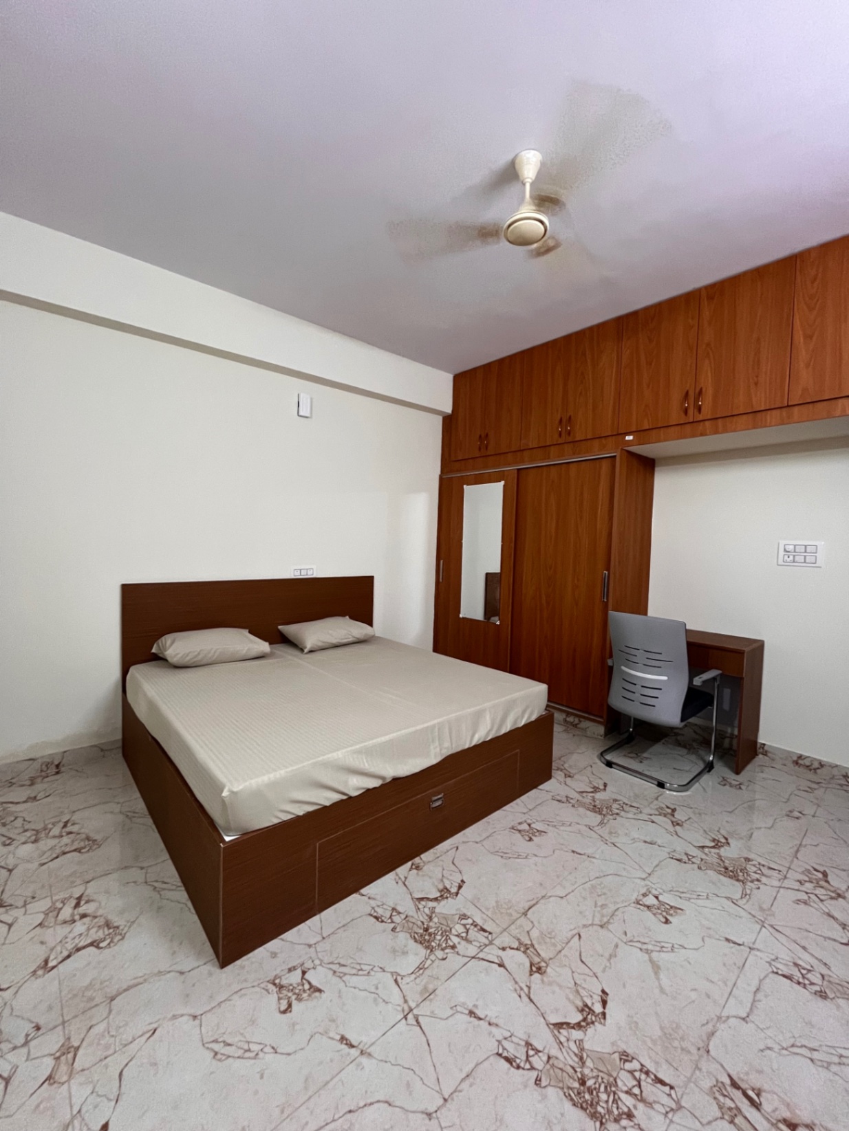 https://findmyroom-property-images-india.s3.ap-south-1.amazonaws.com/dgvcp-1769674089345-24045