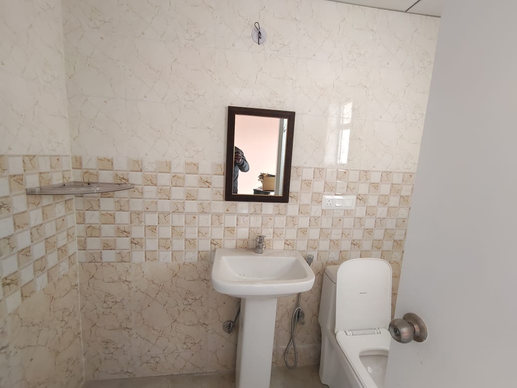 https://findmyroom-property-images-india.s3.ap-south-1.amazonaws.com/djsbh-1679414074460-34606.jpg