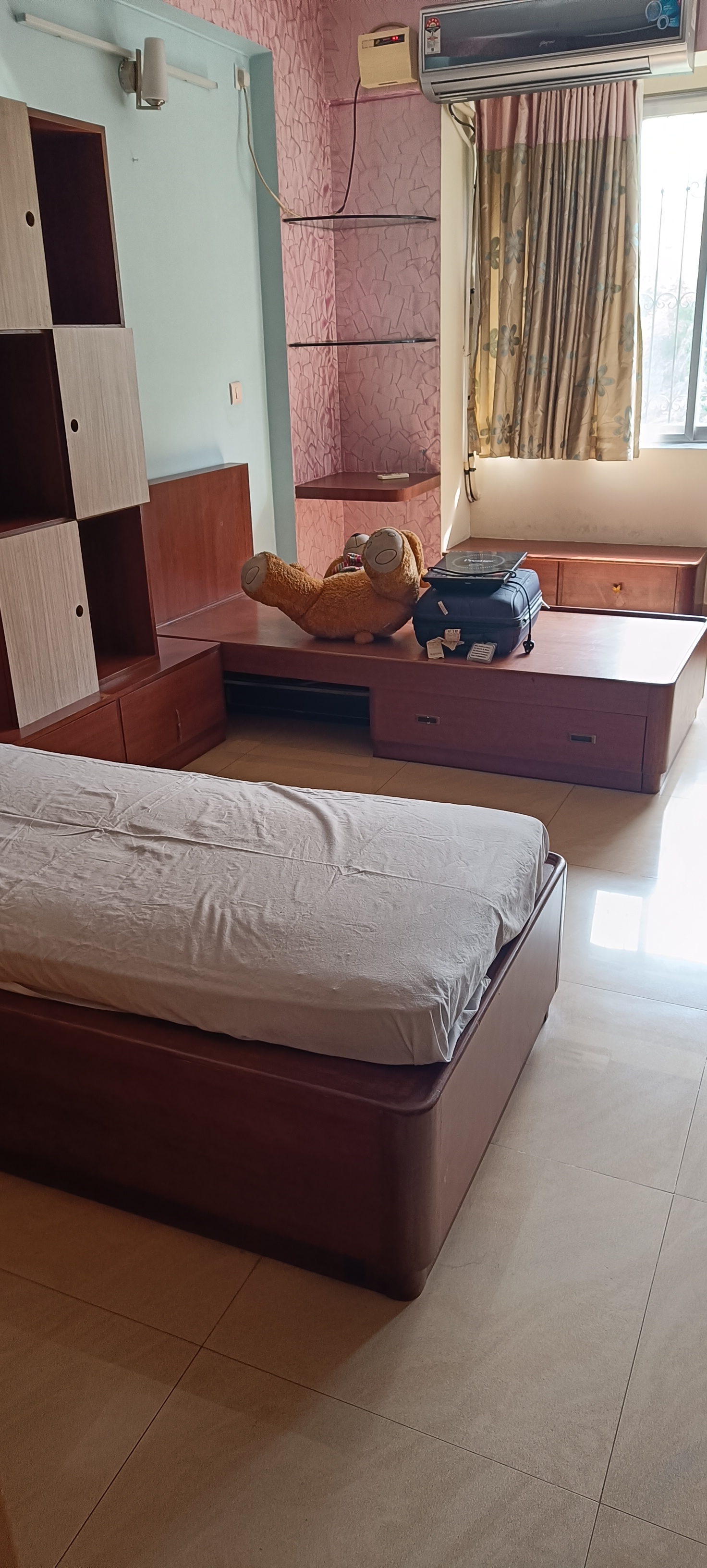 https://findmyroom-property-images-india.s3.ap-south-1.amazonaws.com/djsmw-1696605004508-63225.jpg