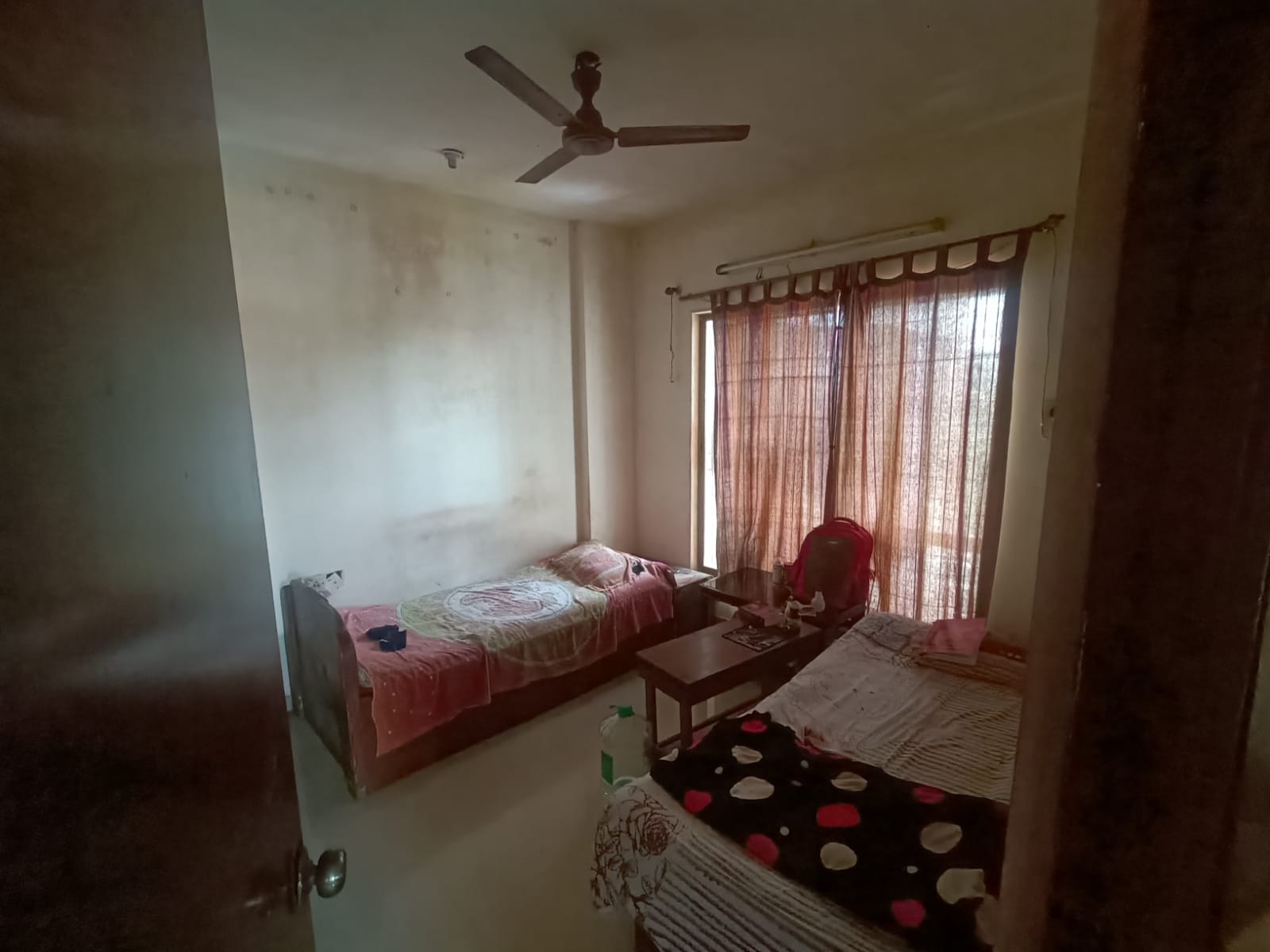 https://findmyroom-property-images-india.s3.ap-south-1.amazonaws.com/dkgcb-1680682660651-36810.jpeg