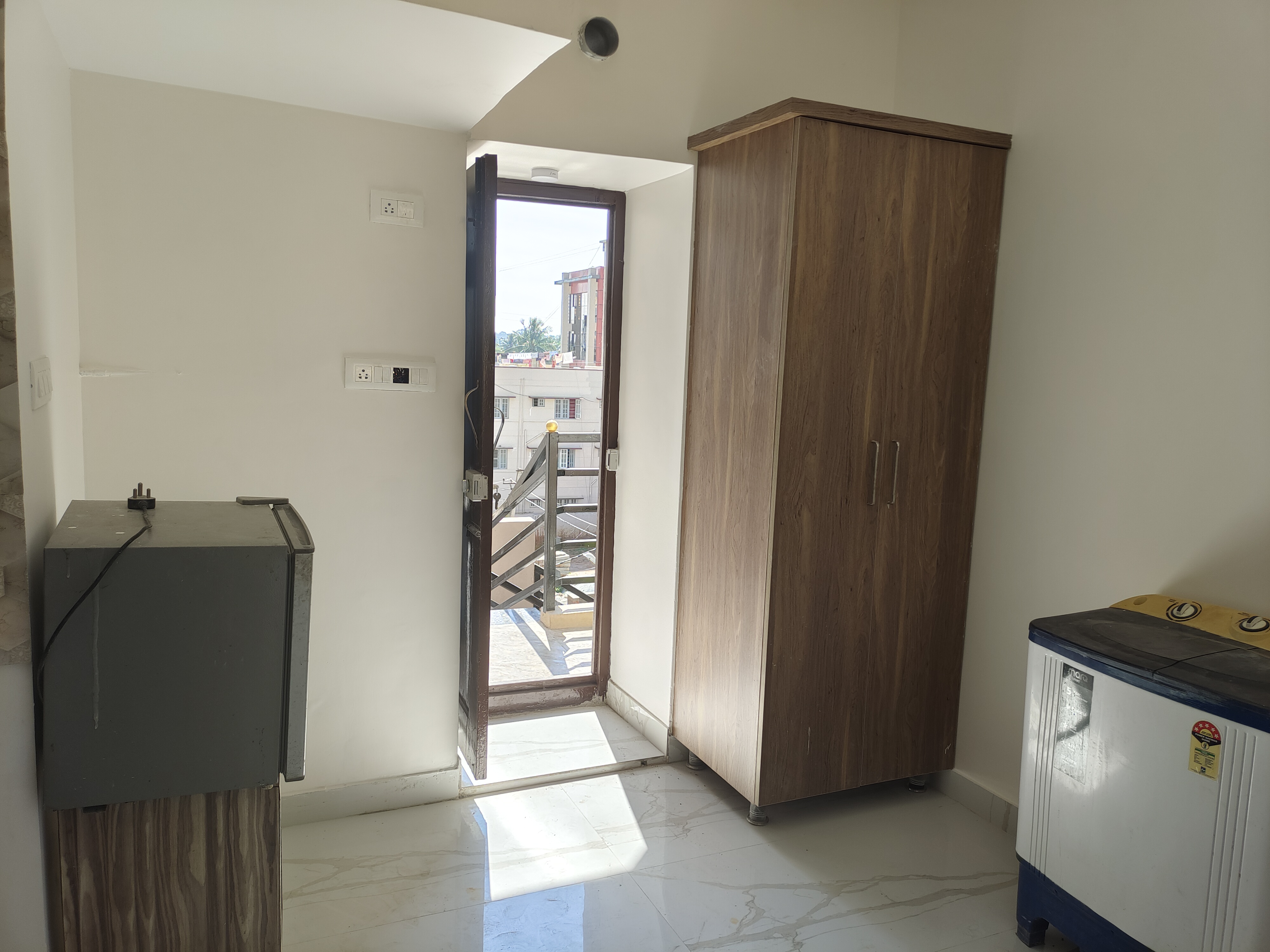 https://findmyroom-property-images-india.s3.ap-south-1.amazonaws.com/dlcqw-1701066118678-30011.jpg