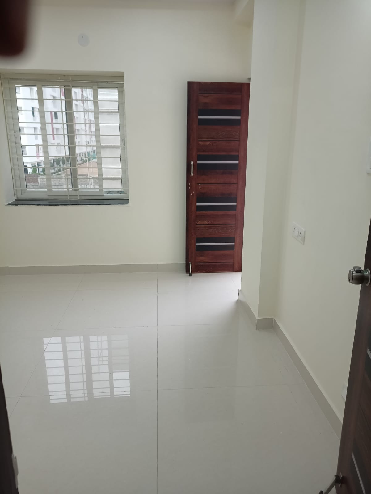 https://findmyroom-property-images-india.s3.ap-south-1.amazonaws.com/dlpqy-1698854506650-81235.jpg