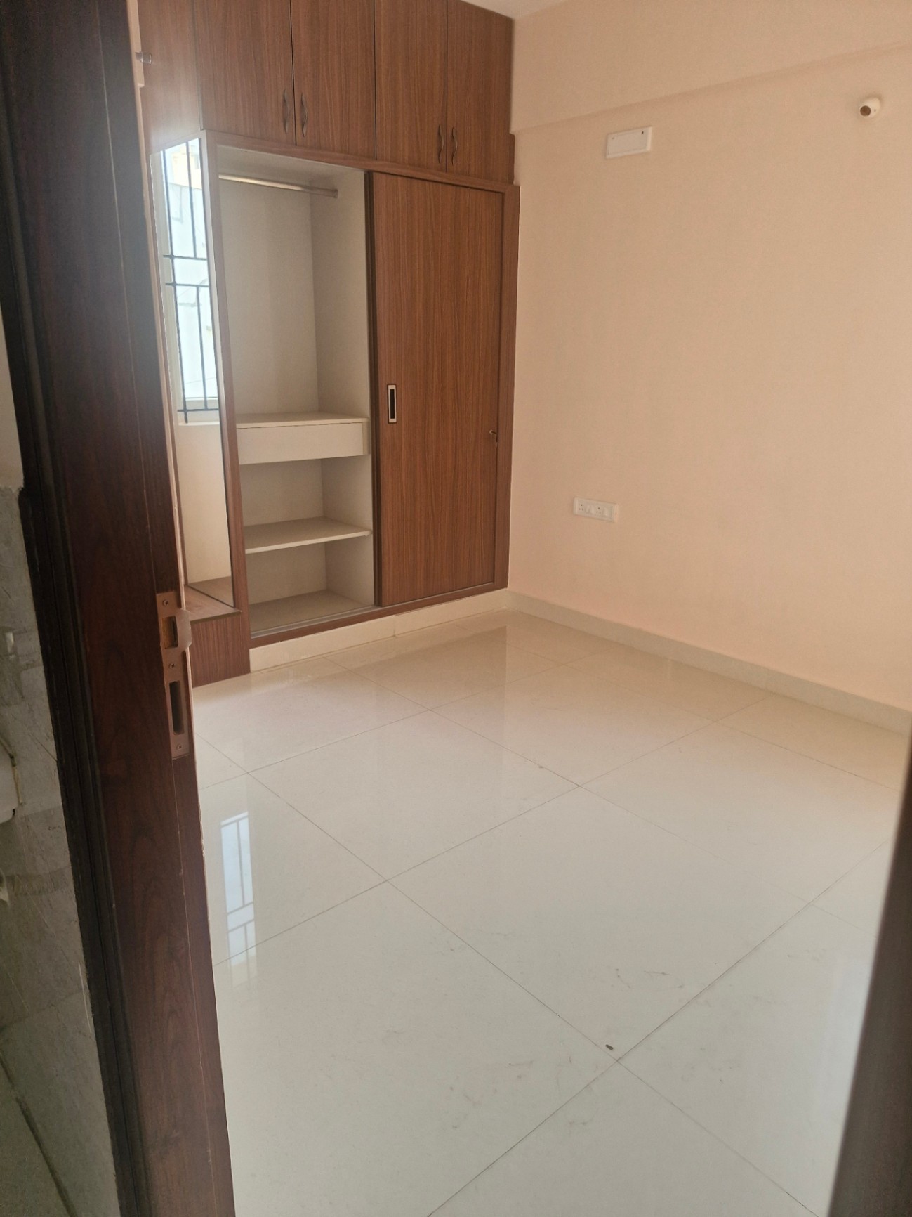 https://findmyroom-property-images-india.s3.ap-south-1.amazonaws.com/dnkvy-1771683359361-48215
