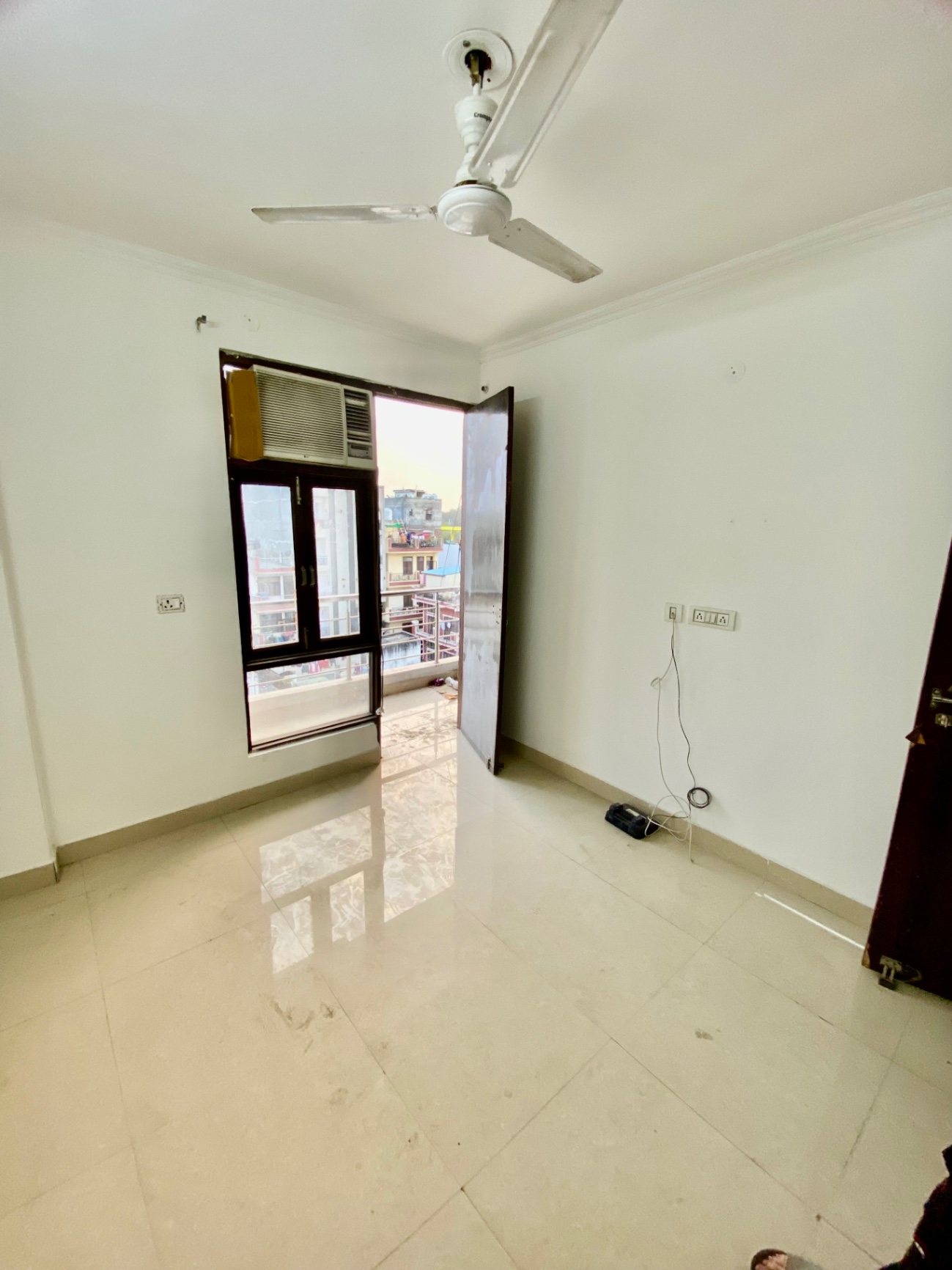 https://findmyroom-property-images-india.s3.ap-south-1.amazonaws.com/dnsqn-1770099256158-28178