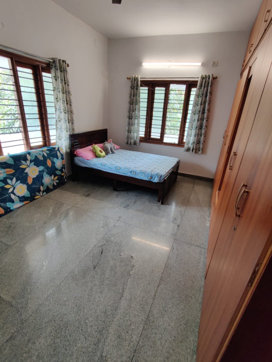 https://findmyroom-property-images-india.s3.ap-south-1.amazonaws.com/dsjxs-1770053039608-76825