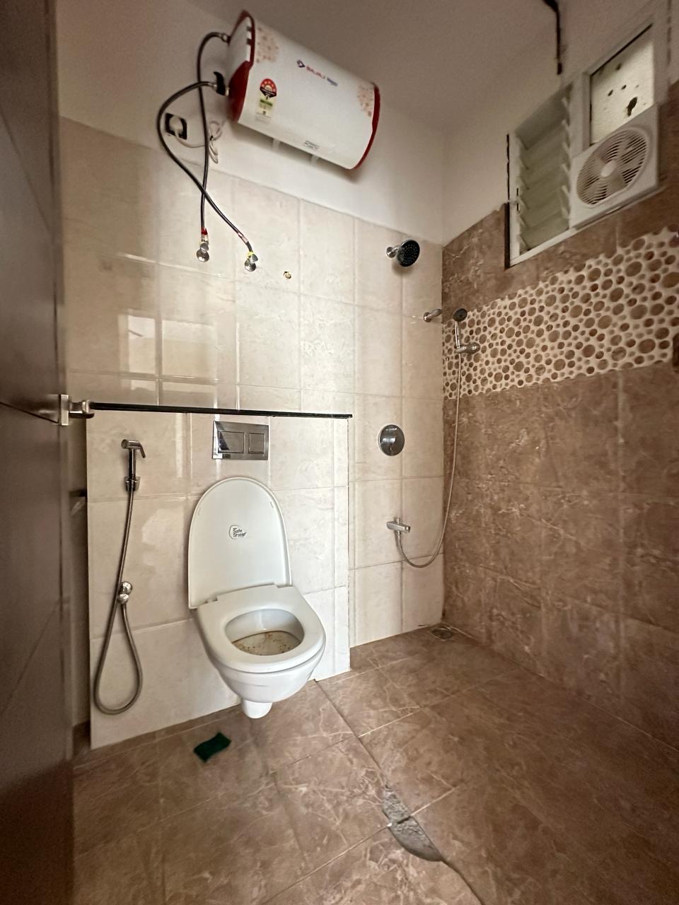 https://findmyroom-property-images-india.s3.ap-south-1.amazonaws.com/dswws-1711116251435-24611.jpeg