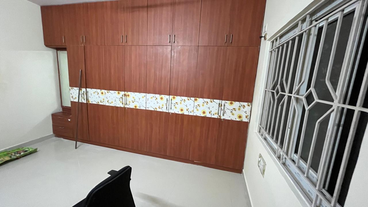 https://findmyroom-property-images-india.s3.ap-south-1.amazonaws.com/dujzh-1748763594389-20277.jpeg