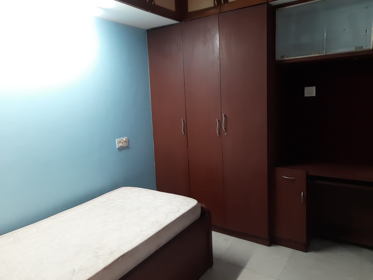 https://findmyroom-property-images-india.s3.ap-south-1.amazonaws.com/dvekz-1681361025448-87512.jpg