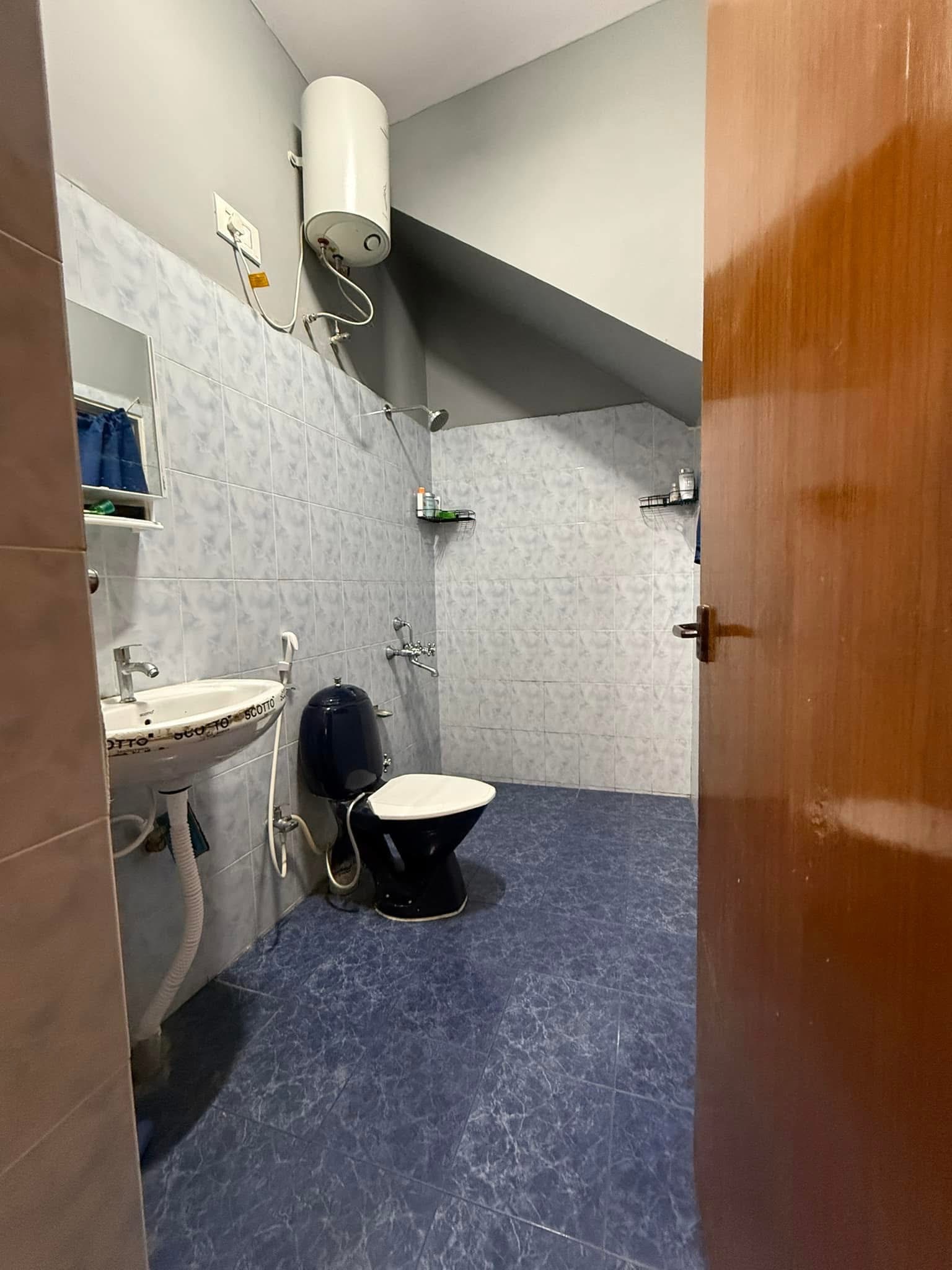 https://findmyroom-property-images-india.s3.ap-south-1.amazonaws.com/dxvvh-1736707562864-40466.jpeg