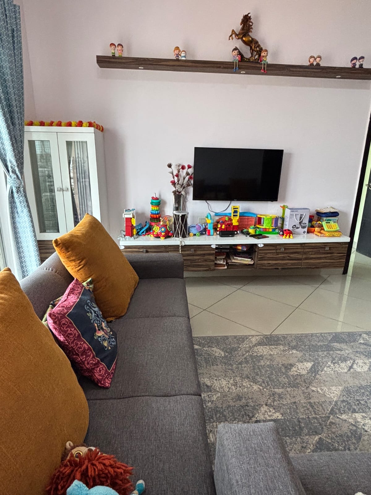 https://findmyroom-property-images-india.s3.ap-south-1.amazonaws.com/dzdys-1756884600391-10831.jpg