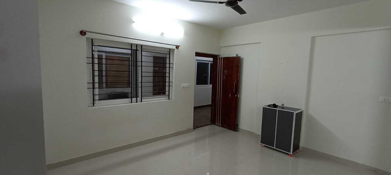 https://findmyroom-property-images-india.s3.ap-south-1.amazonaws.com/ebjzy-1752777768281-36645.jpg