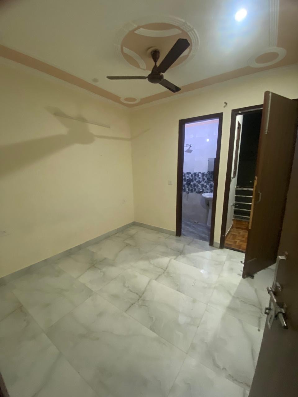 https://findmyroom-property-images-india.s3.ap-south-1.amazonaws.com/edljr-1771766638104-30304