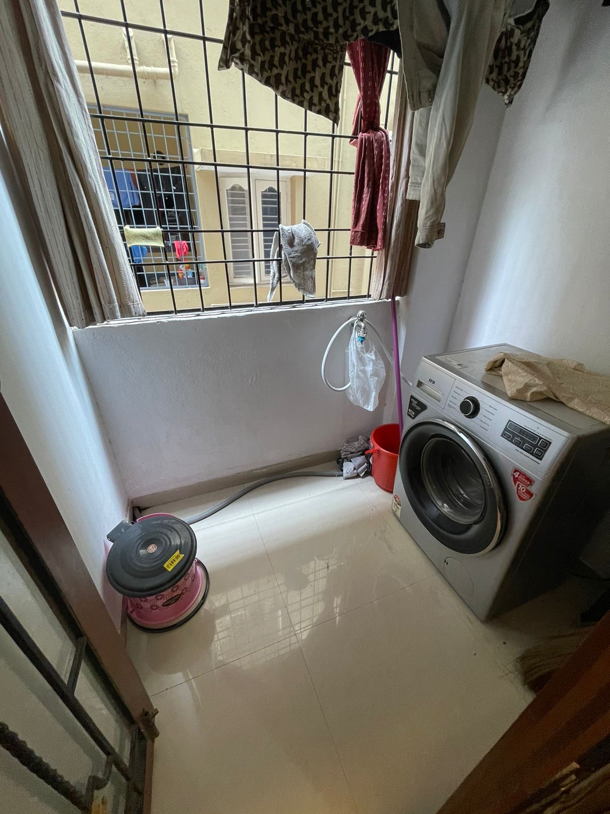 https://findmyroom-property-images-india.s3.ap-south-1.amazonaws.com/edzby-1720253477874-76175.JPG