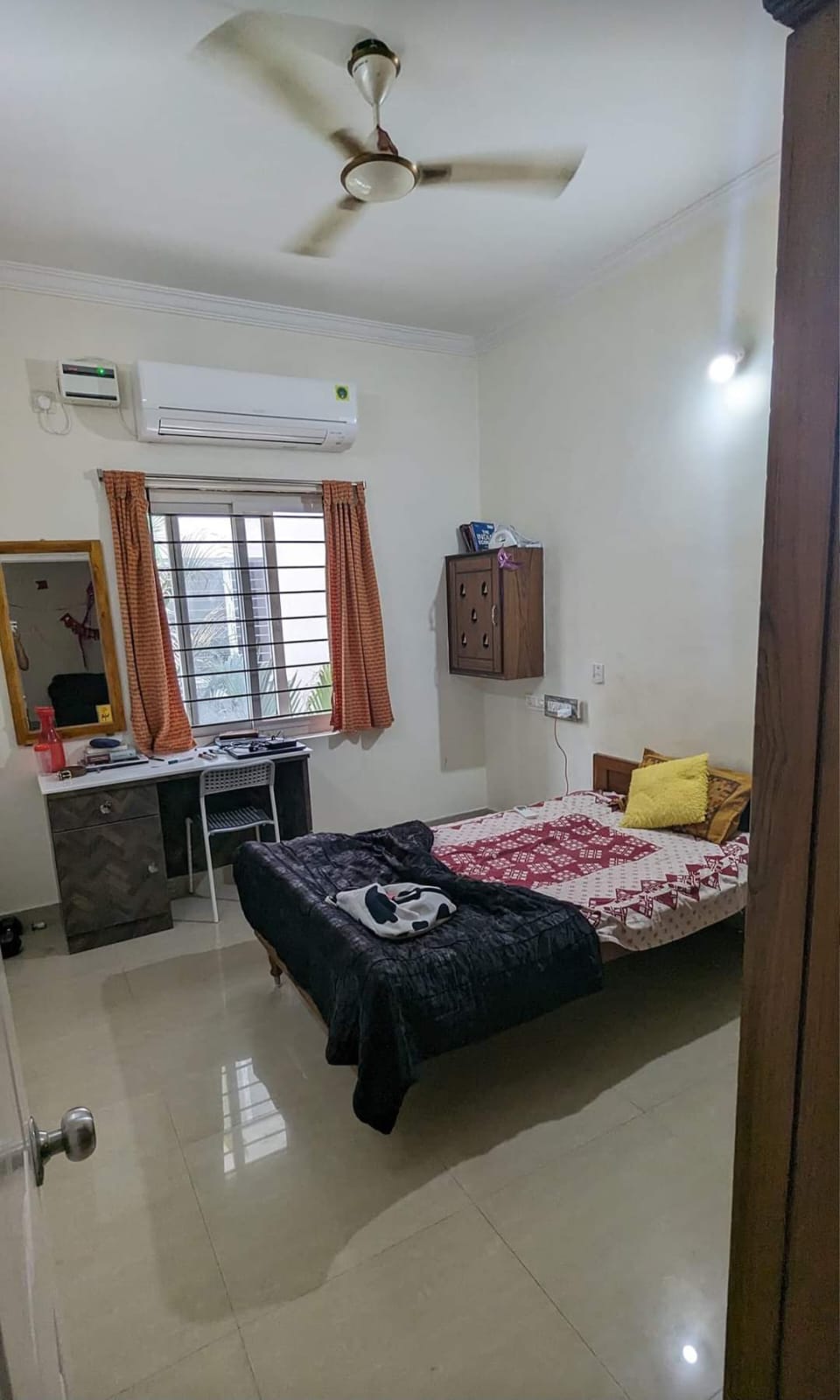 https://findmyroom-property-images-india.s3.ap-south-1.amazonaws.com/eeton-1732694148797-05818.jpeg