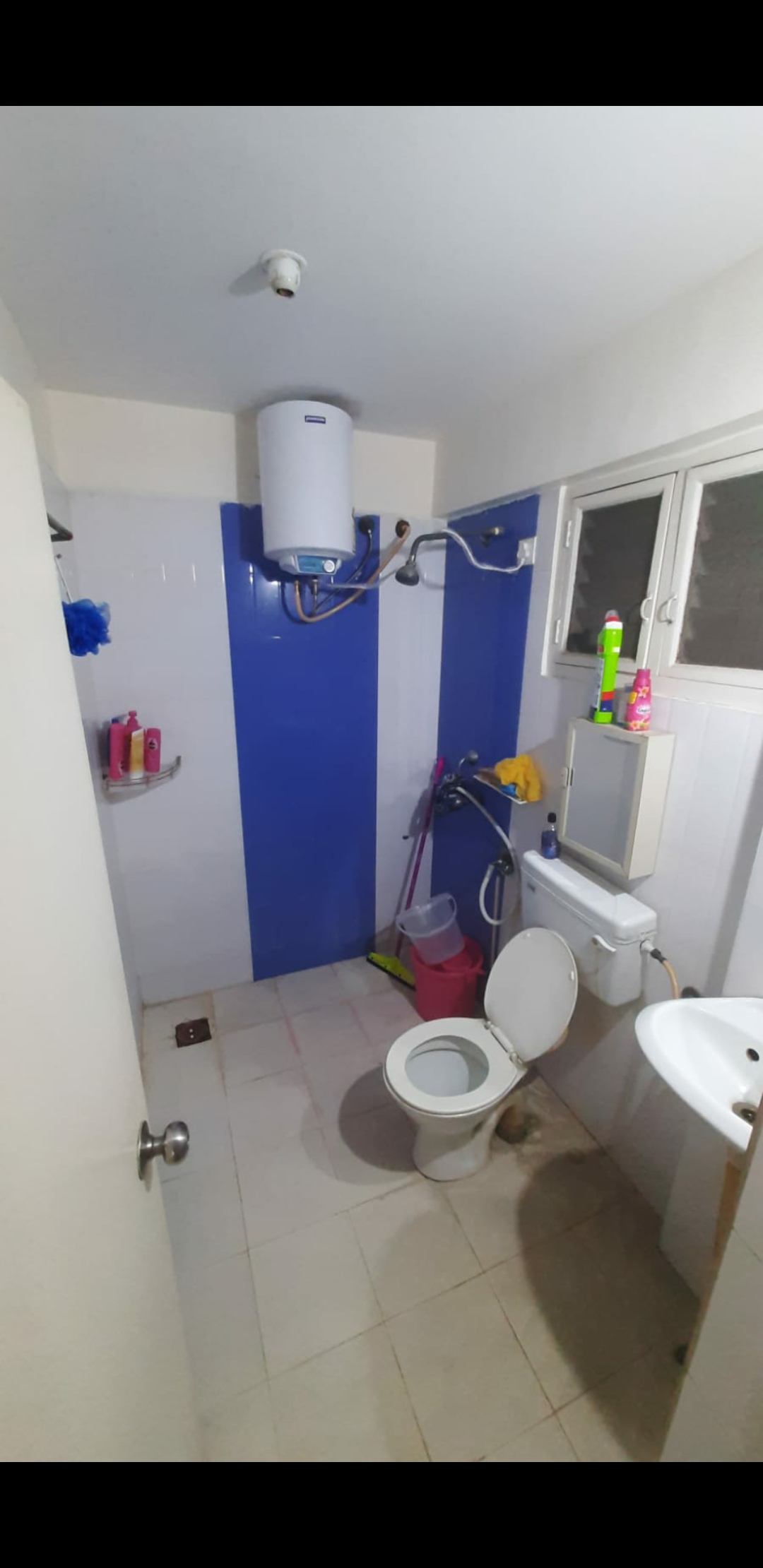 https://findmyroom-property-images-india.s3.ap-south-1.amazonaws.com/effhh-1701750434380-61318.jpg