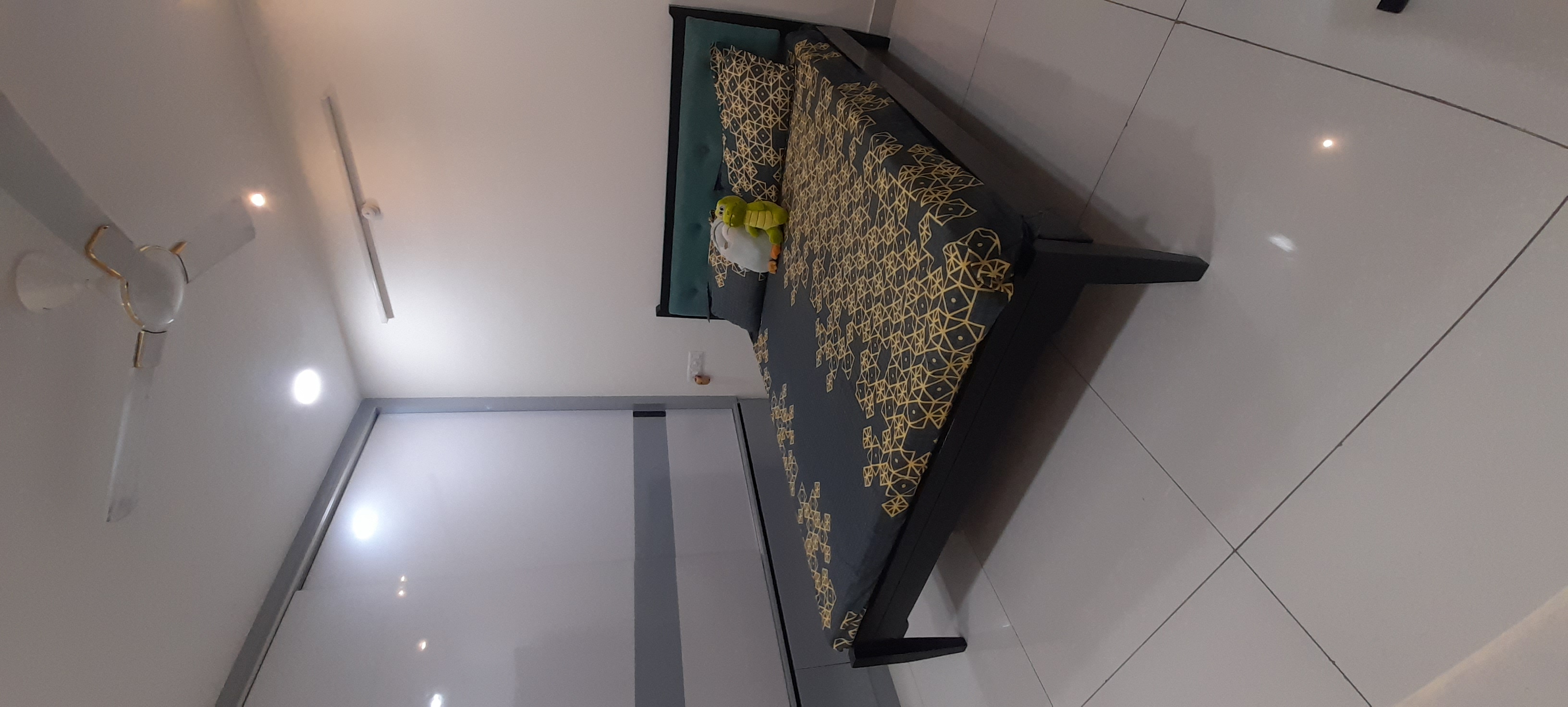 https://findmyroom-property-images-india.s3.ap-south-1.amazonaws.com/ehnbr-1735189705560-14224.jpg
