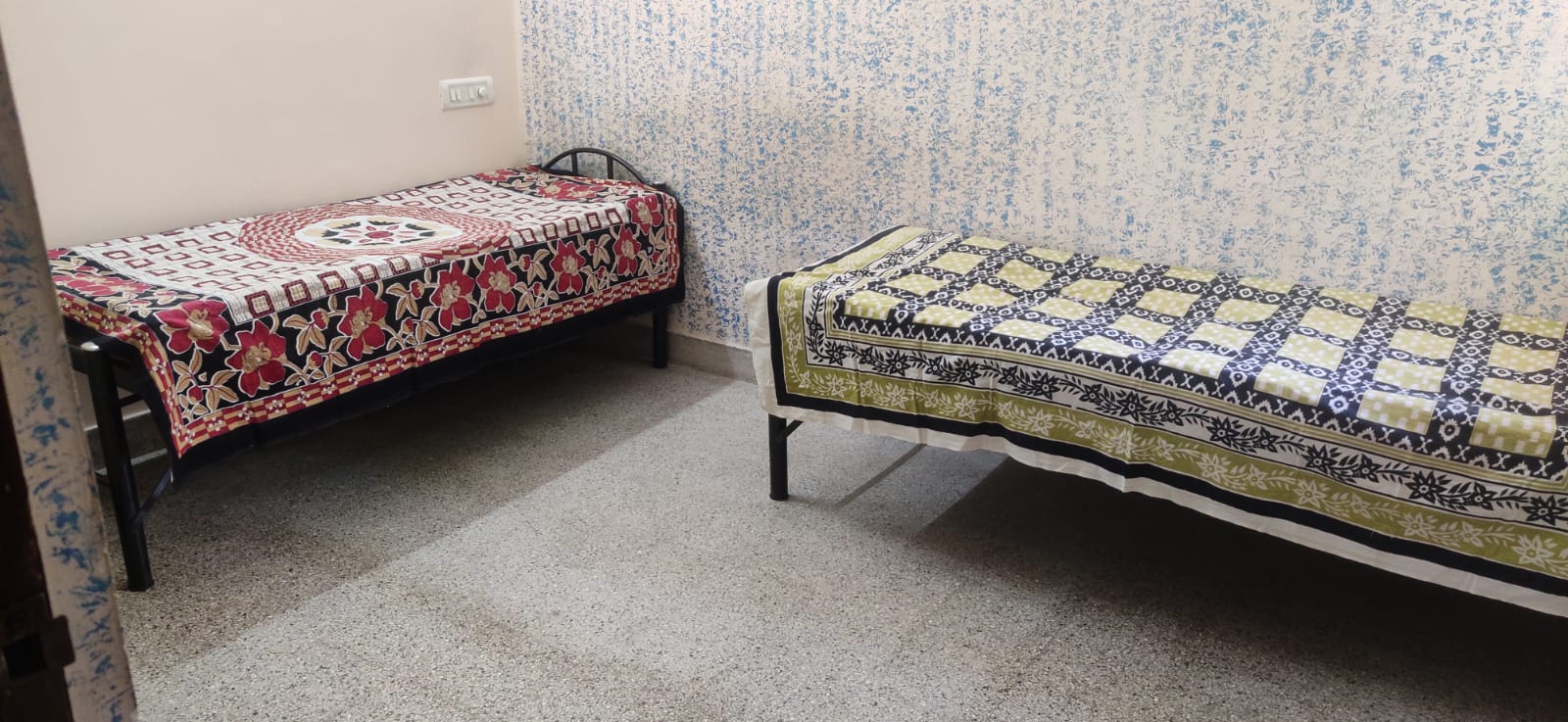 https://findmyroom-property-images-india.s3.ap-south-1.amazonaws.com/eiesi-1690956324853-20357.jpg