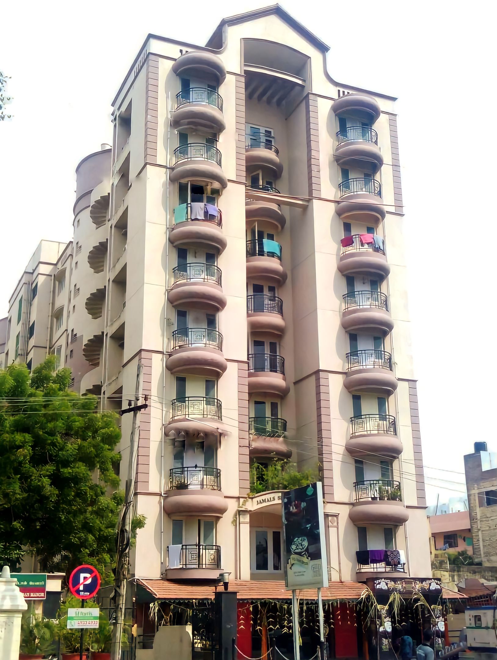 https://findmyroom-property-images-india.s3.ap-south-1.amazonaws.com/eknuo-1706424472646-74211.jpg