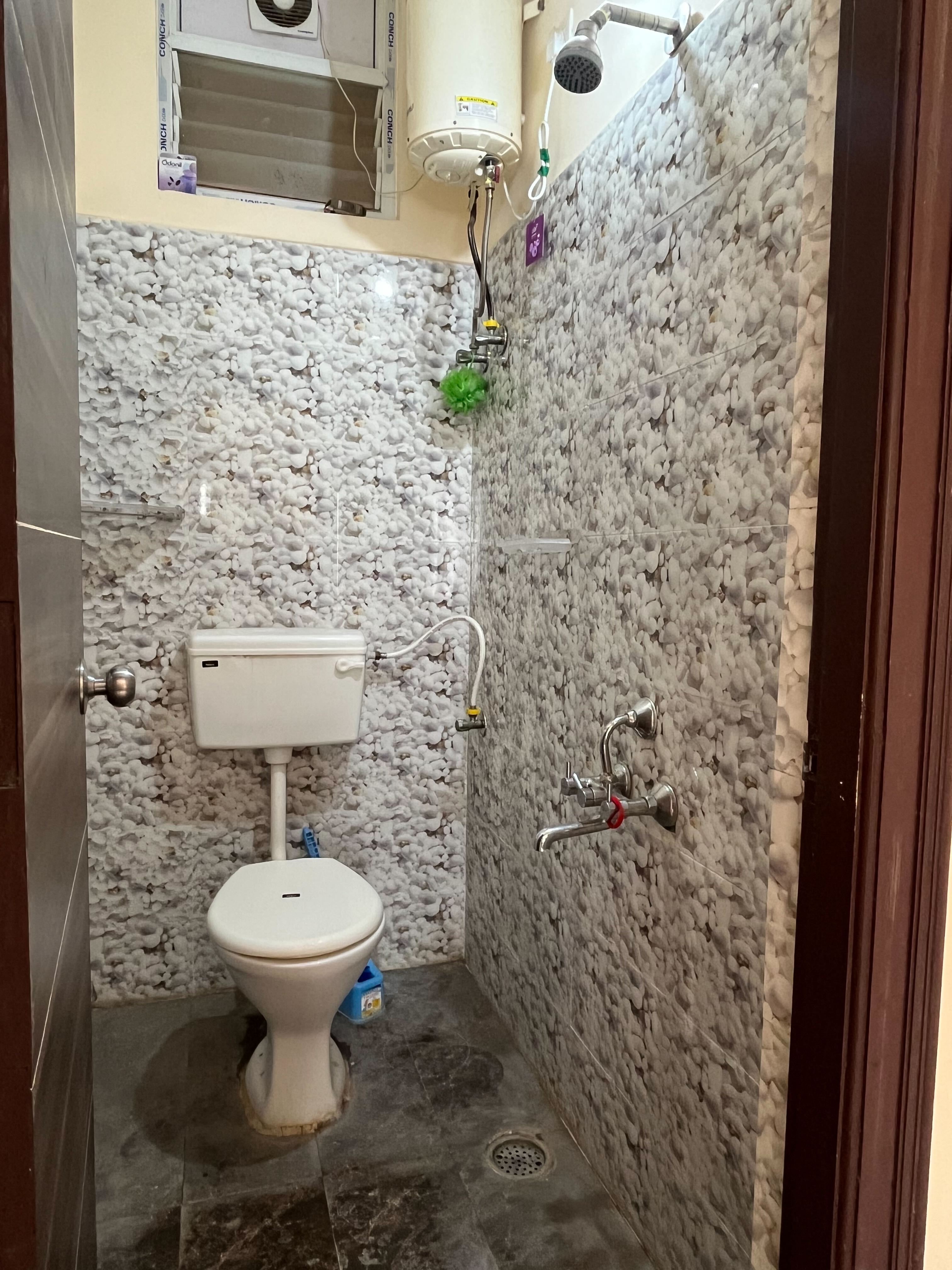 https://findmyroom-property-images-india.s3.ap-south-1.amazonaws.com/elbwt-1728575166240-62260.jpg