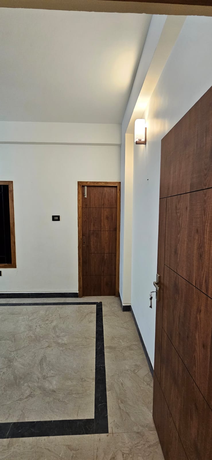 https://findmyroom-property-images-india.s3.ap-south-1.amazonaws.com/eolqb-1758710856225-06723.jpg