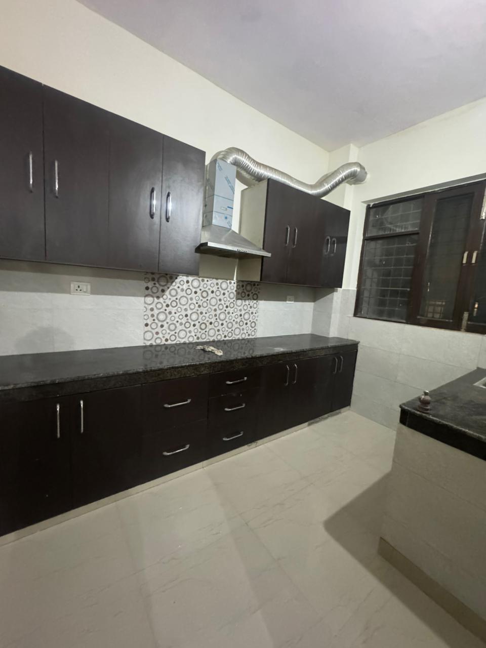 https://findmyroom-property-images-india.s3.ap-south-1.amazonaws.com/epofl-1765009327577-62853